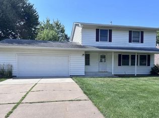 1772 Eldridge Ave W, Roseville, MN 55113