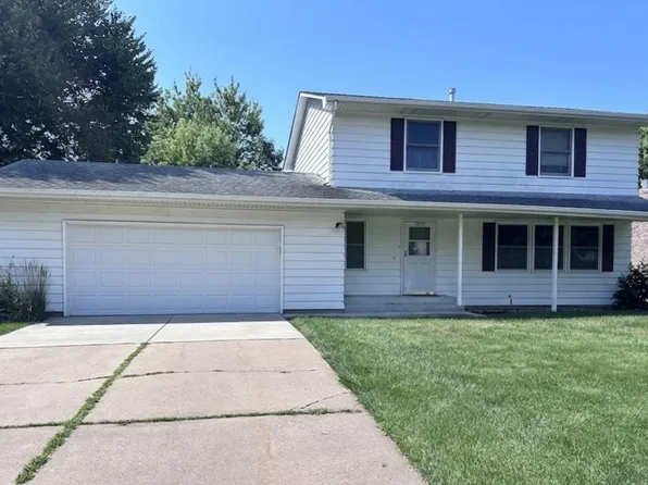 1772 Eldridge Ave W, Roseville, MN 55113