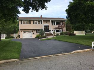 35 Colfax Dr, Pequannock, NJ 07440