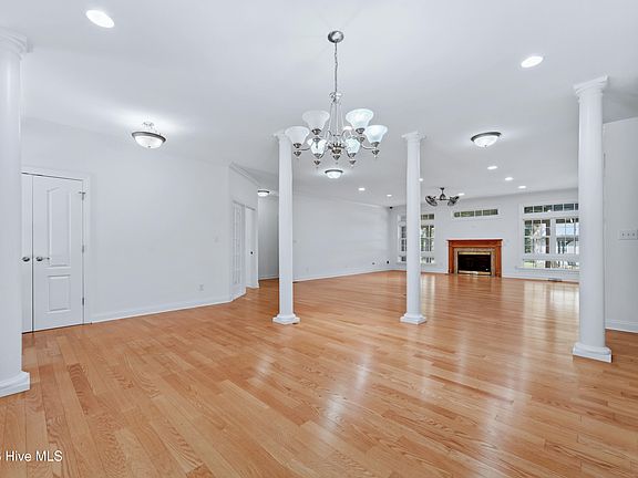 5th image of 1380 Oak Grove Road
