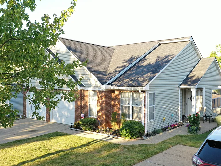 4216 Kensington Garden Ct — Photo 2