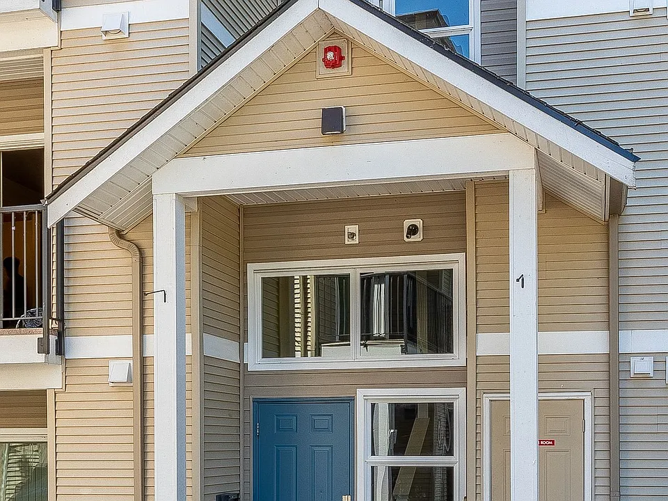 Avaya at Town Center Apartments