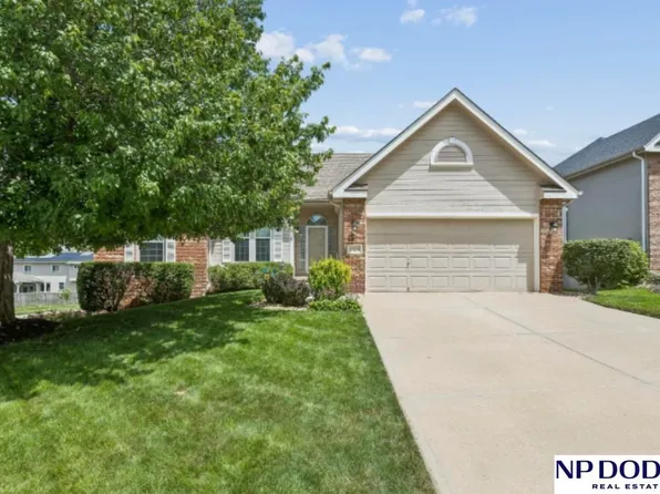 17278 Pine St, Omaha, NE 68130