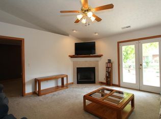 399 Whisper Ln, Xenia, OH 45385