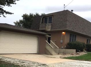 1024 1st St, Center Point, IA 52213