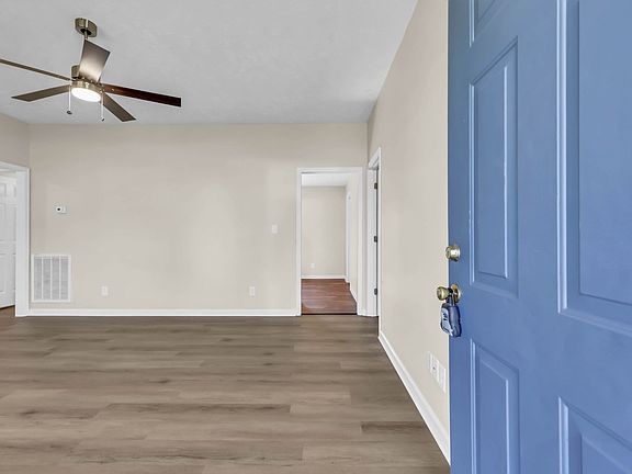 3rd image of 1006 Bobcat Dr