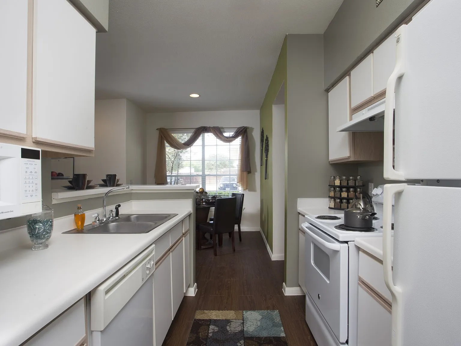 Rincon Apartments — Photo 2