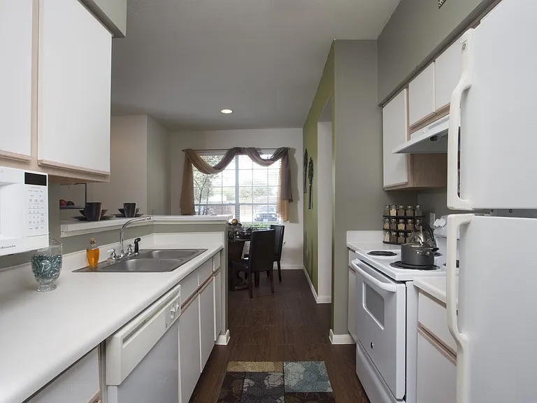 Rincon Apartments — Photo 2
