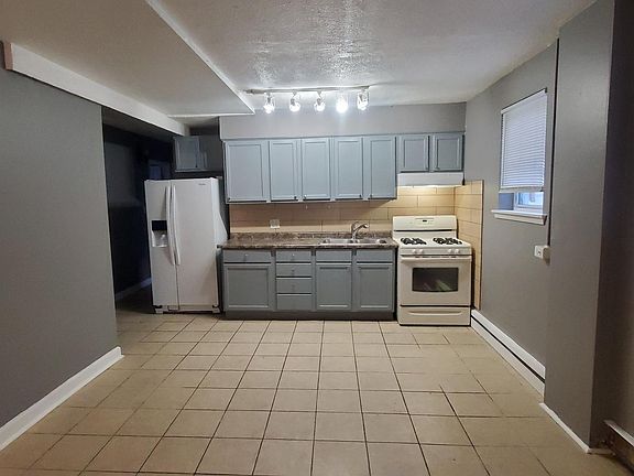 3rd image of 905 White Bear Ave N APT 6