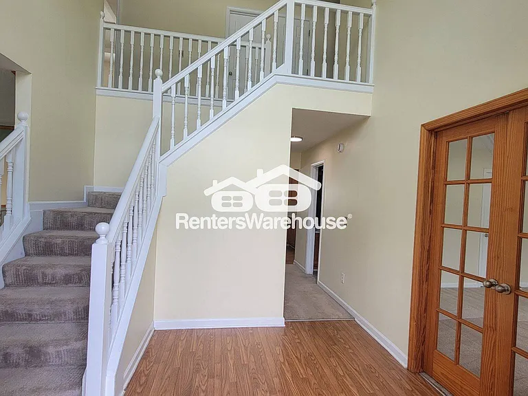 118 Laughlin Dr — Photo 2