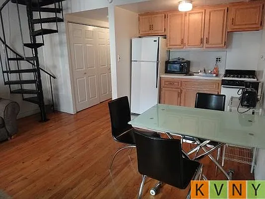 Rented by KVNY Soho | media 27