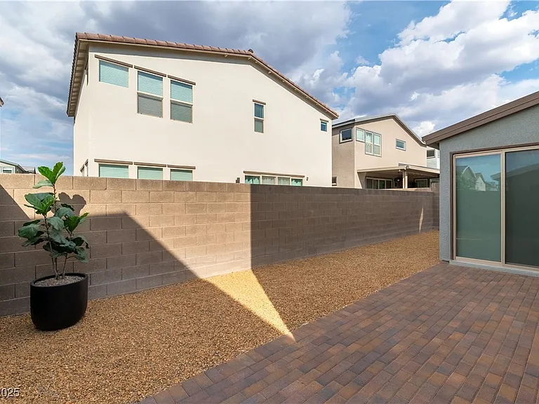2526 Verdello St — Photo 15