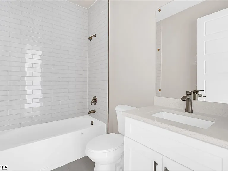208 Clover Ave — Photo 8