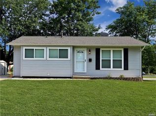 201 Camelot Dr, Troy, IL