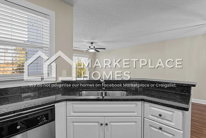 2205 Perrins Ln — Photo 8