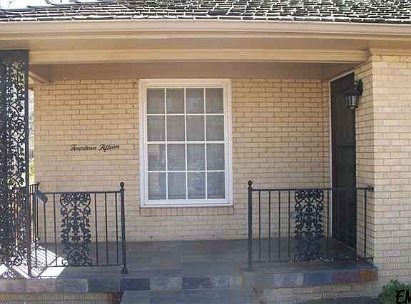 2nd image of 1415 W Wynona Ave