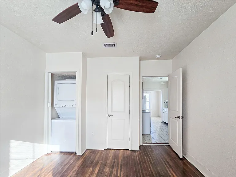 5309 Avenue O — Photo 9