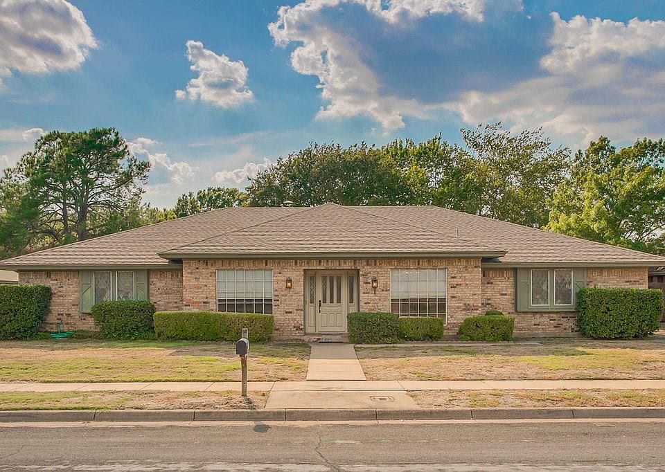 1st image of 2710 Whispering Trail Cir