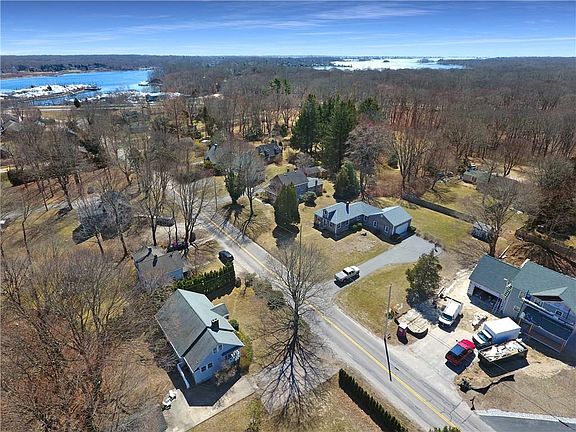 4th image of 229 Pond St