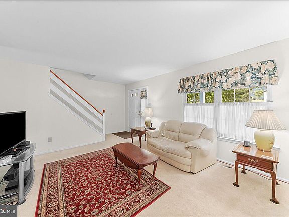 5th image of 209 Victoria Ct #101