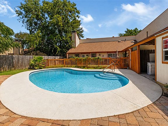 3rd image of 2735 Sandy Cir