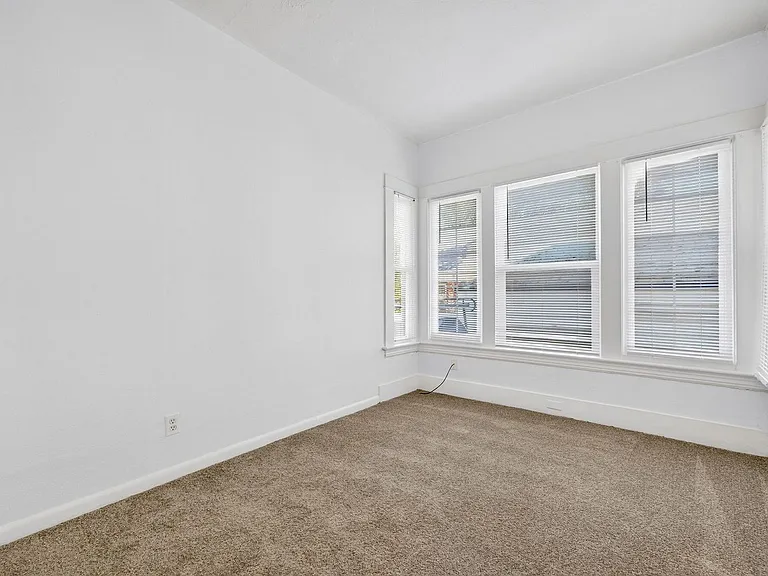 5114 N Williams Ave — Photo 13