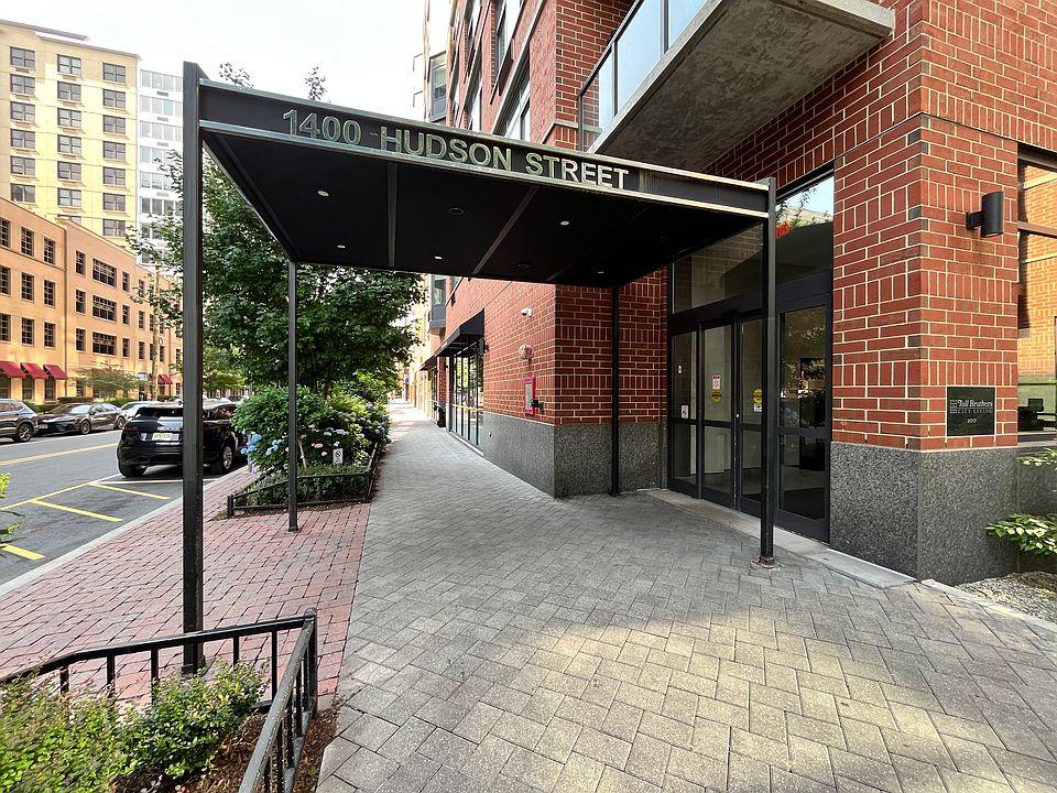 1st image of 1400 Hudson St Unit 1001