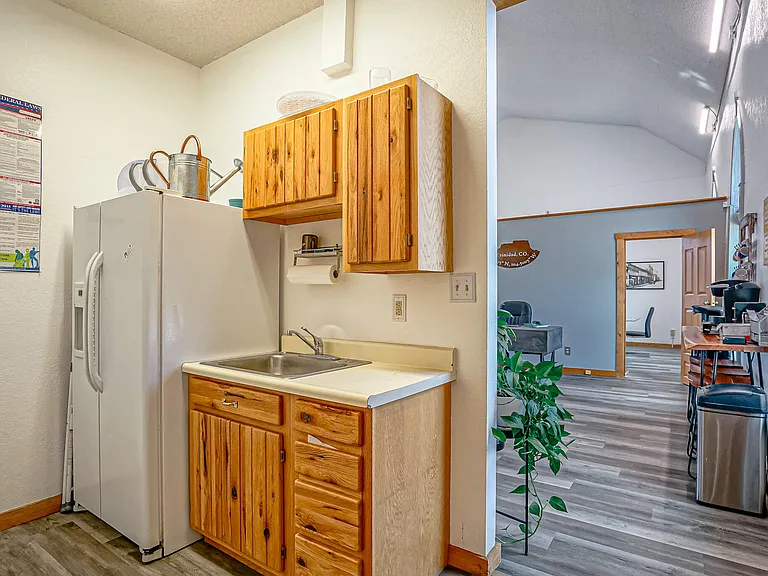 431 University St — Photo 21