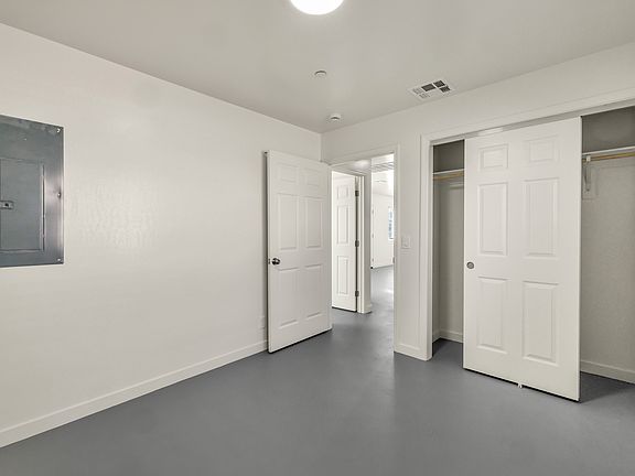 4th image of 1340 W Mariposa Ave