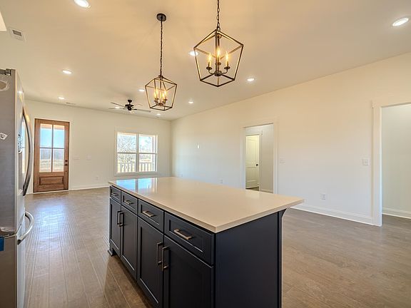 4th image of 130 Belvedere Cir