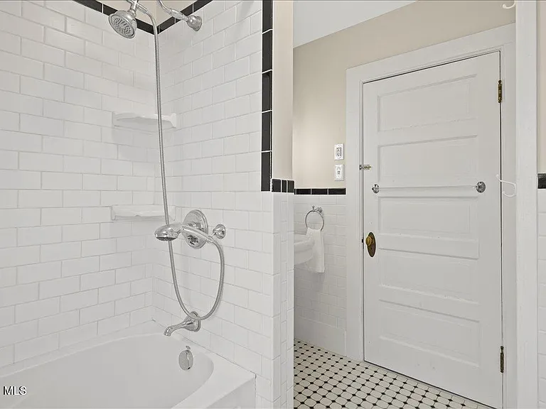 162 Lake Ave — Photo 24