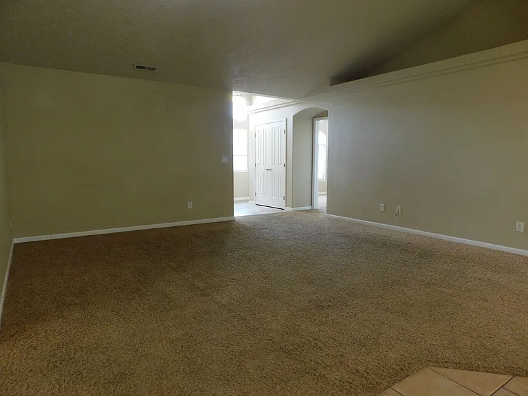 2929 Joan Way — Photo 5