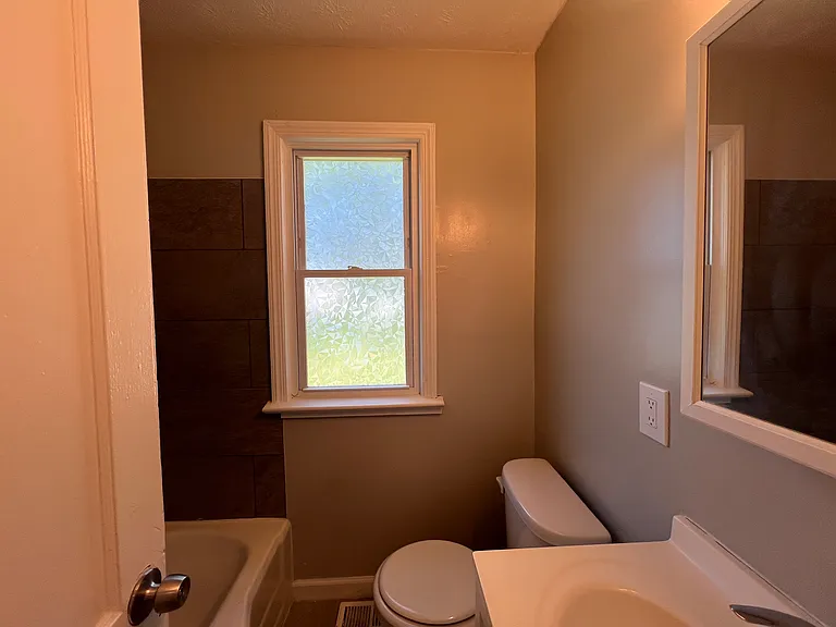 4606 Lincoln Ave — Photo 12