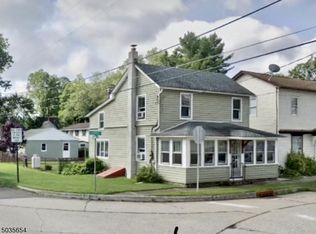 7 Green St, Columbia, NJ 07832