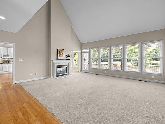 4th image of 905 E Oak Dr