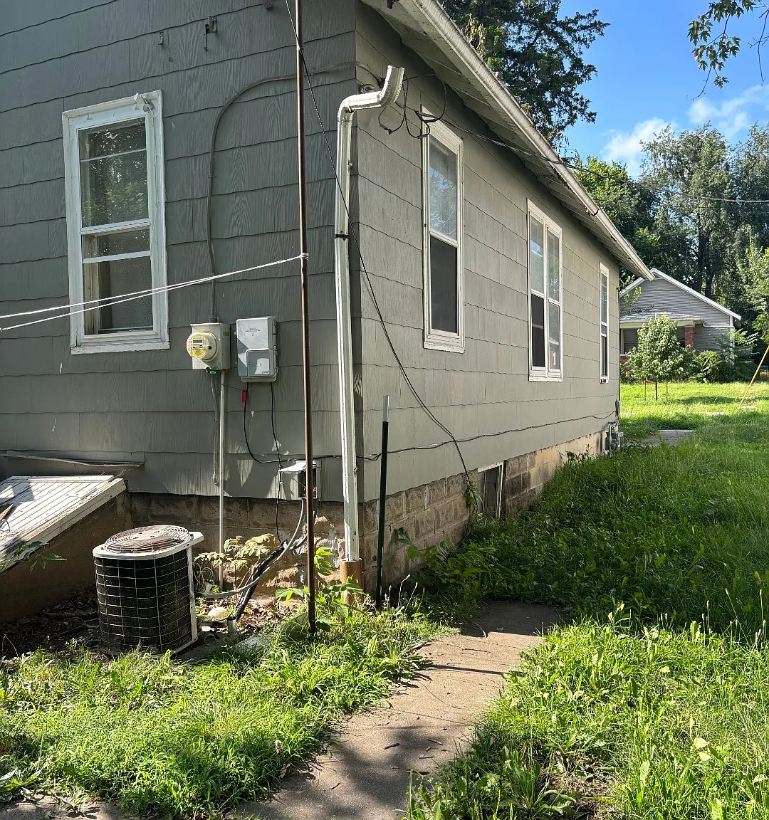 2 bed, 748 sqft, $850 — Photo 2