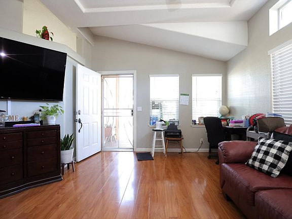 3rd image of 666 Hermitage Pl #666