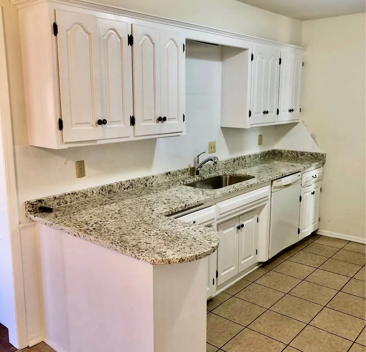 3 bed, 2.0 bath, 1579 sqft, $1,575 — Photo 2