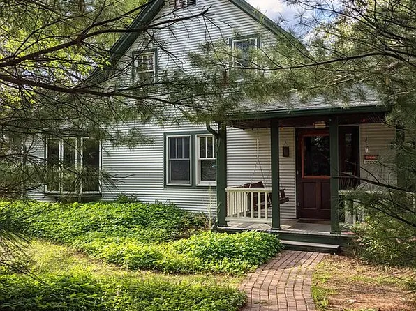 417 Jarlsberg Ln, Cambridge, WI 53523