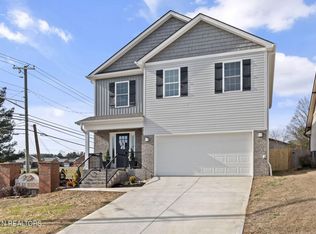 2733 Clay Top Ln, Knoxville, TN 37912
