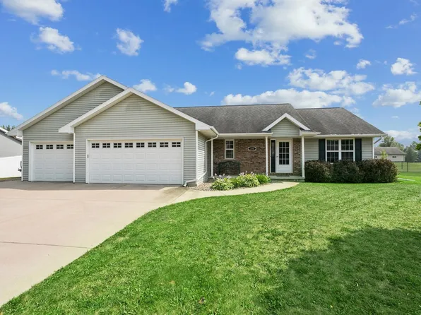 388 Wooden Shoe Cir, Kaukauna, WI 54130