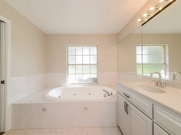 811 133rd St E — Photo 10