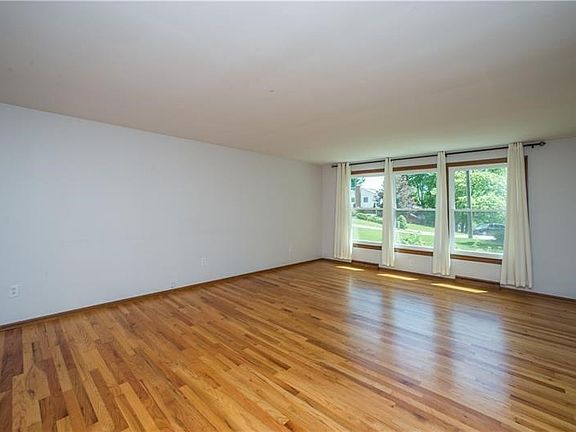 The spacious 20x15 living room is just off the main entrance.