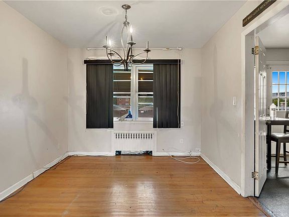 4th image of 53 Byron Ave