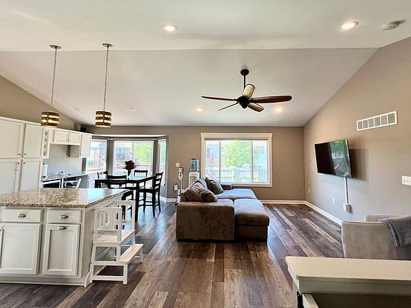 4th image of 4728 Plumthicket Dr