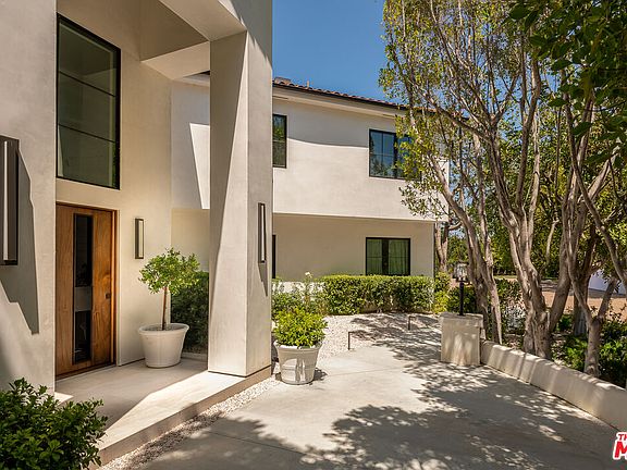 3rd image of 5192 Parkway Calabasas