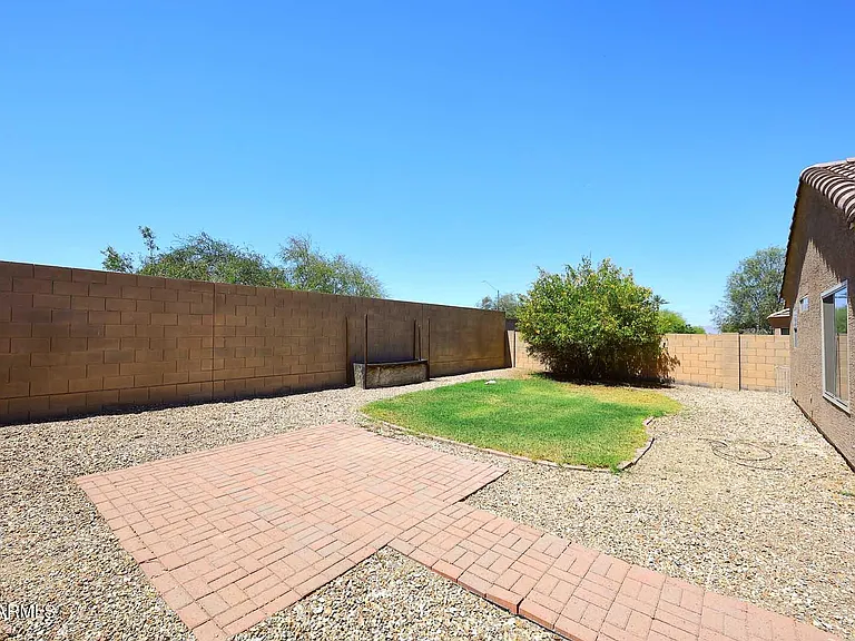 10945 W Loma Ln — Photo 27