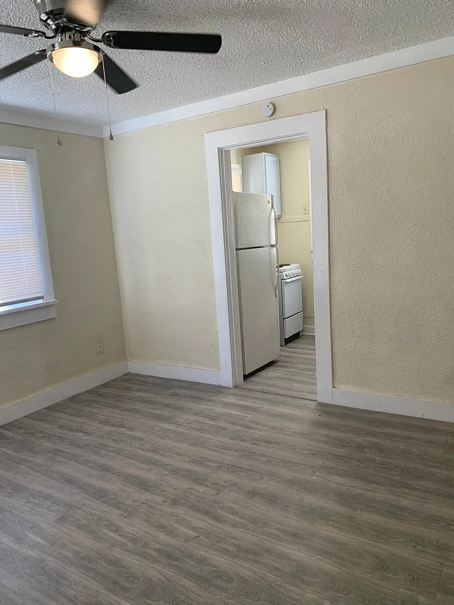 Living room - 1306 S Jefferson St