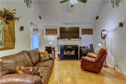 4th image of 514 Foster Dr
