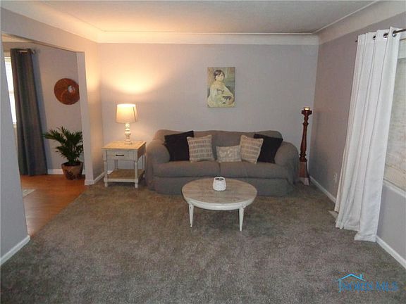 3rd image of 3112 Beachwood Dr